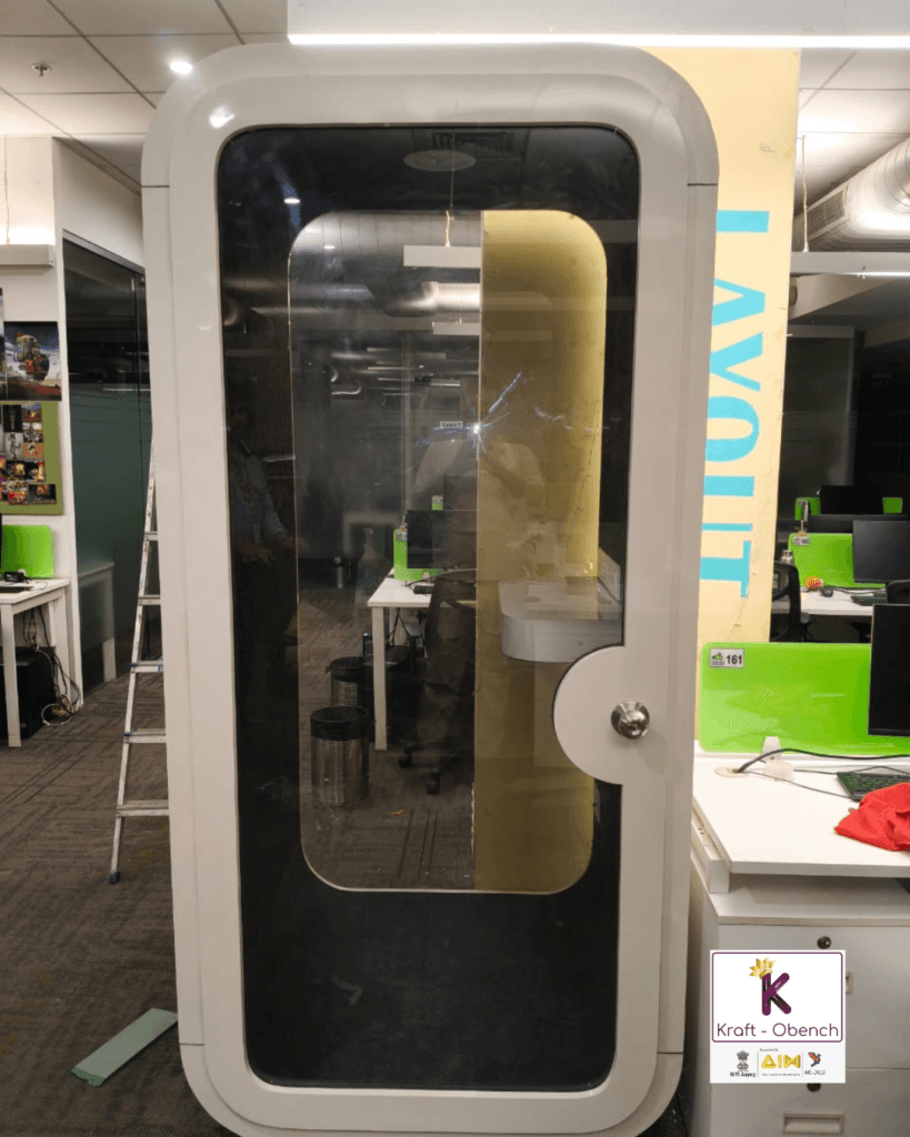 Portable phone booth